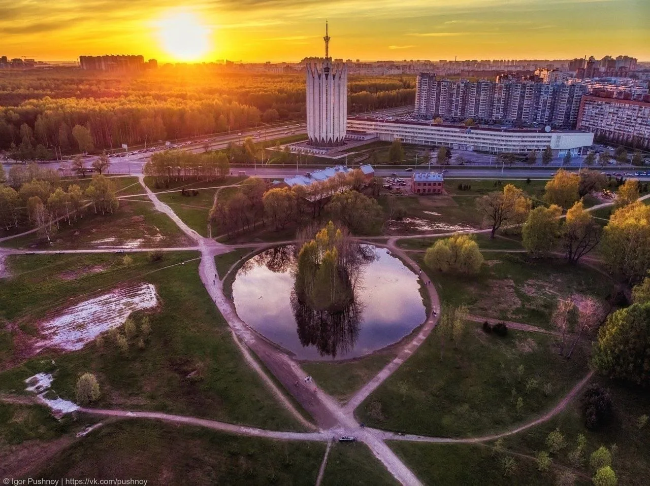 👨‍👩‍👧‍👦 10 октября в 13:00 в парке пройдёт повтор краеведческой прогулки.