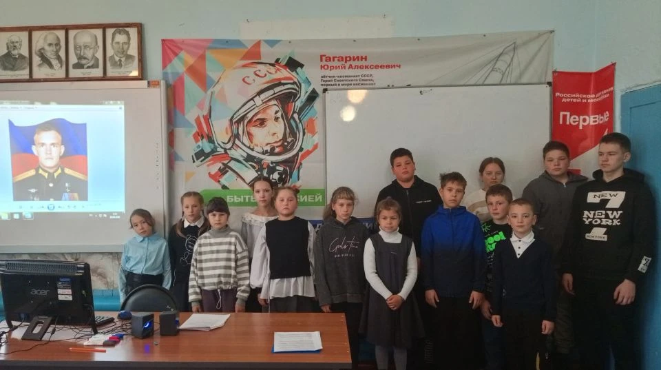 🎖 В нашей школе прошла линейка, посвящённая памяти Героя Российской Федерации Николая ...