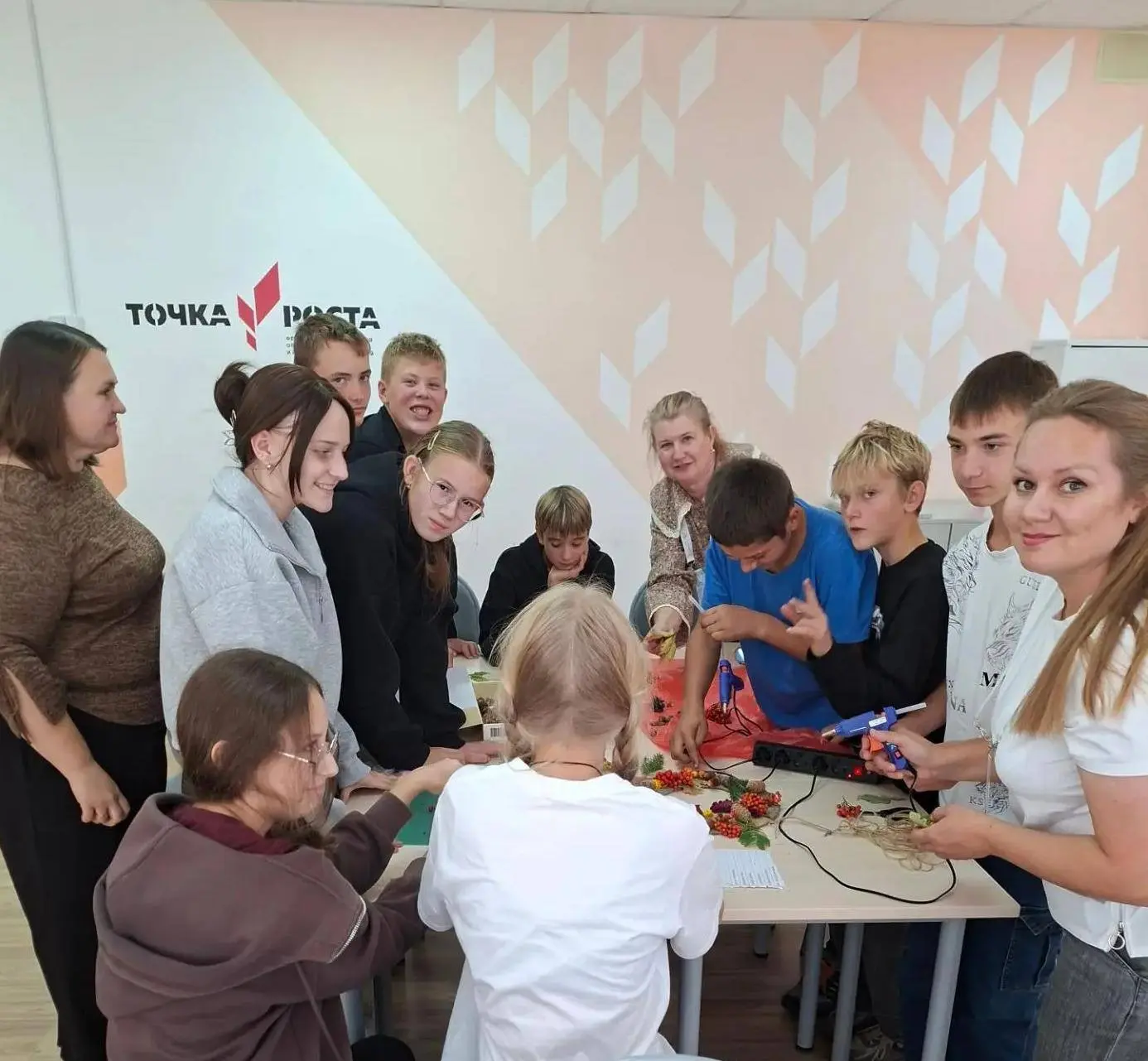📌В рамках выезда мобильного офиса "Семейного МФЦ" для старшеклассников МБОУ "Мангутска...