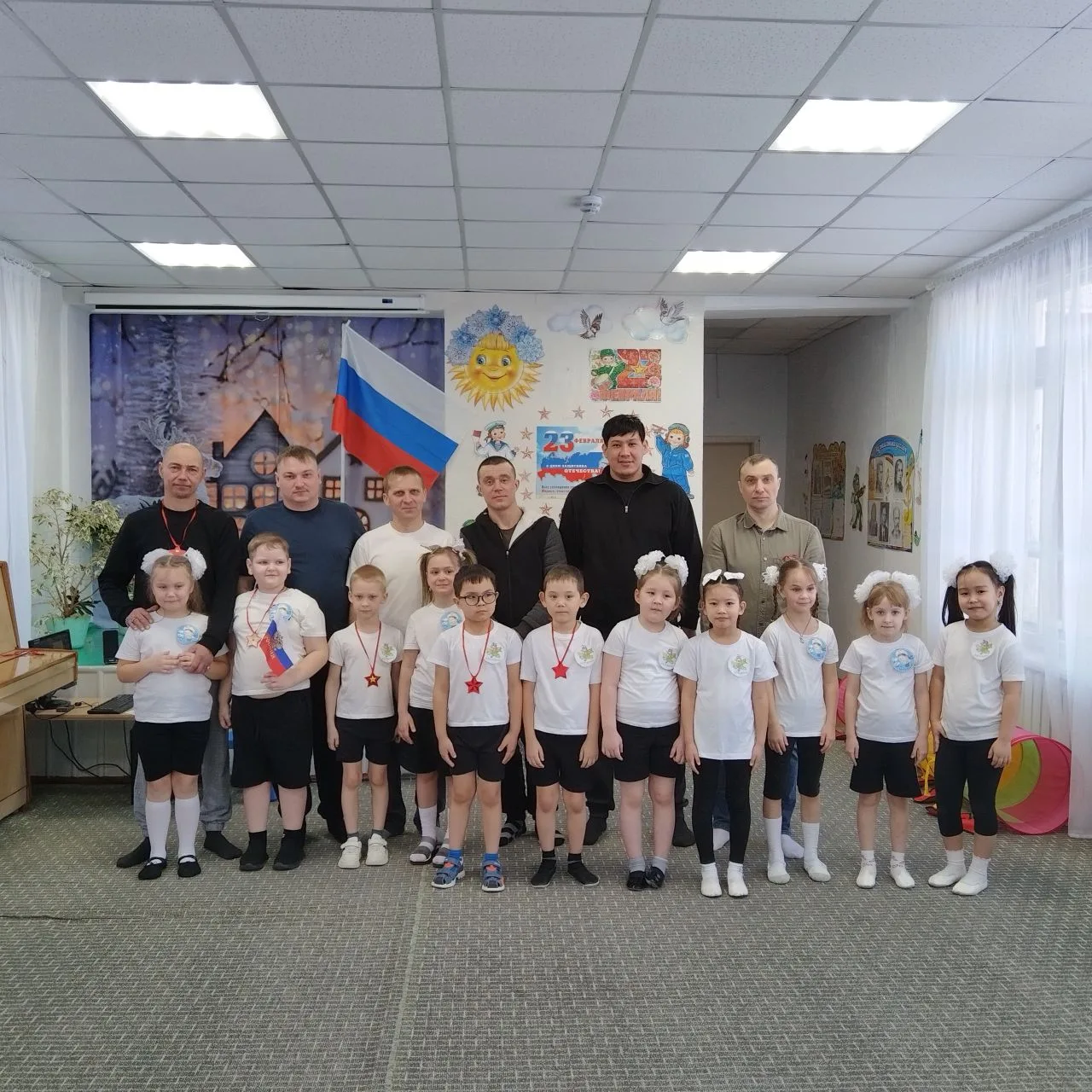 19 февраля для мальчиков и пап подготовительной группы прошел праздник "Сильные, смелые...
