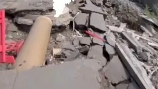 😳 Тротуар провалился на Ястынской 

Часть покрытия обрушилась возле канализационного коллектора. Те