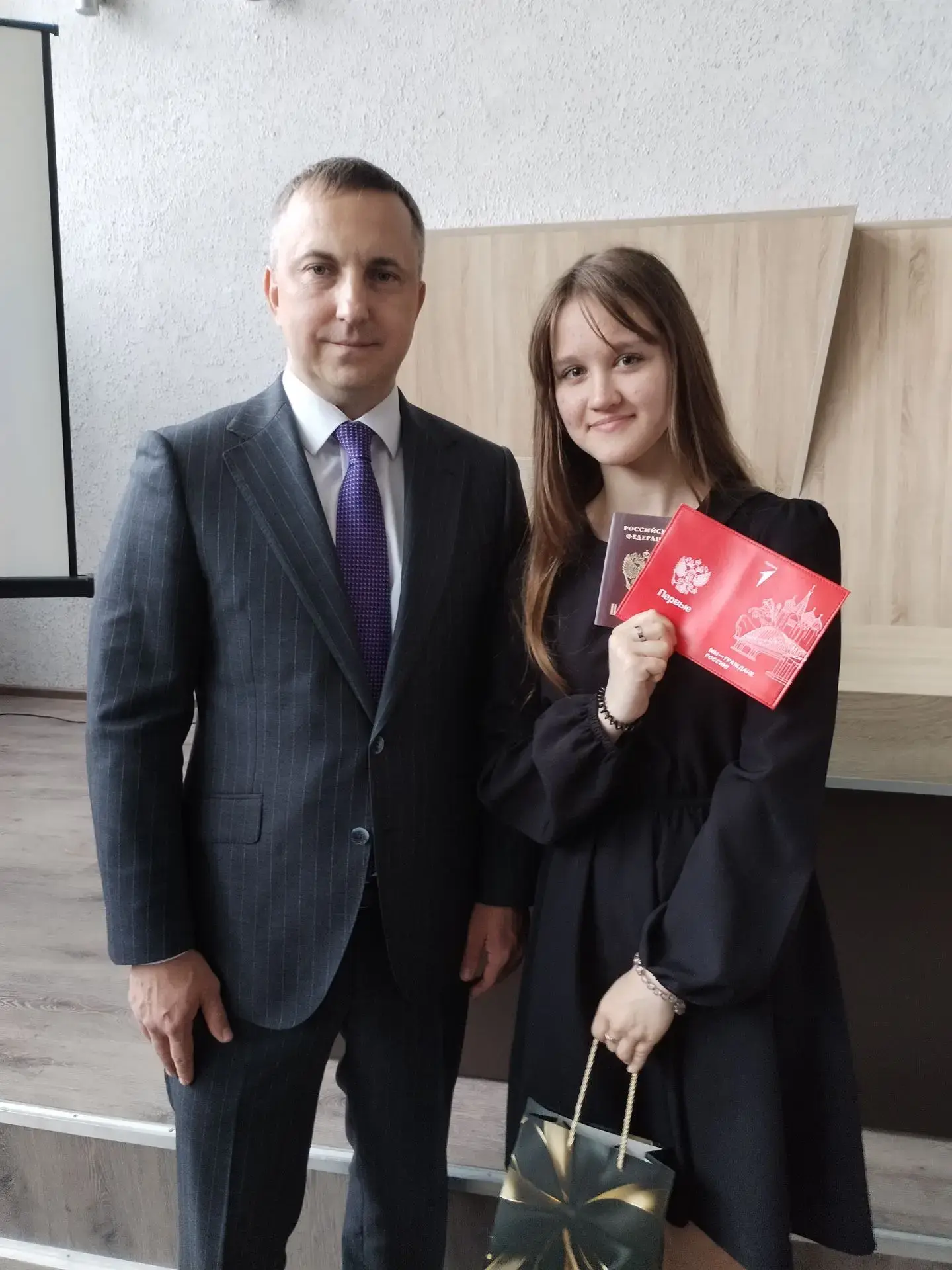 🇷🇺 Мы — юные граждане великой страны! 🇷🇺

💫 11 июня в актовом зале администрации Шелеховского р