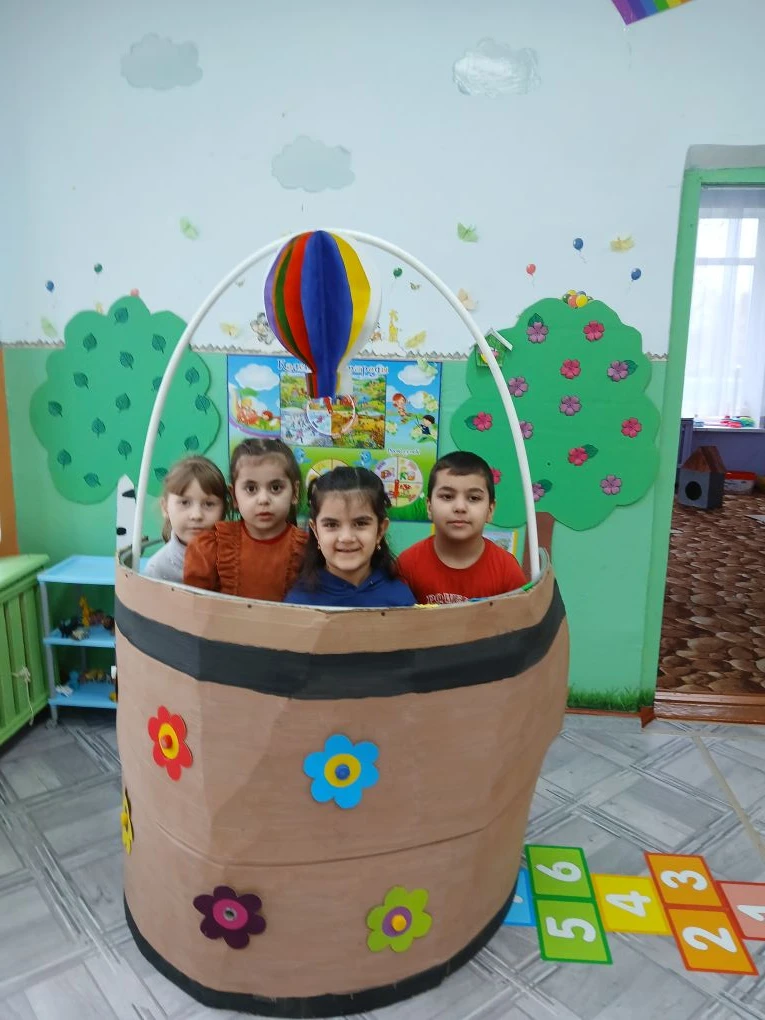 В детском саду прошёл тематический день посвященный  "Дню космонавтики '