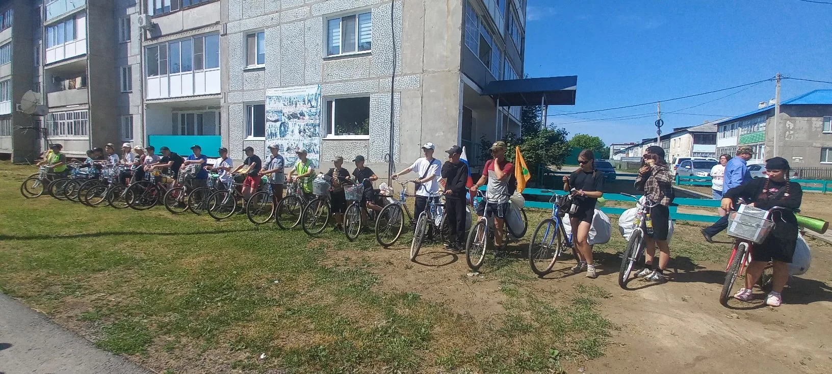 Сегодня, 15 июня 2026 года, в Тевризском районе стартовал третий велосипедный поход. За пять дней уч