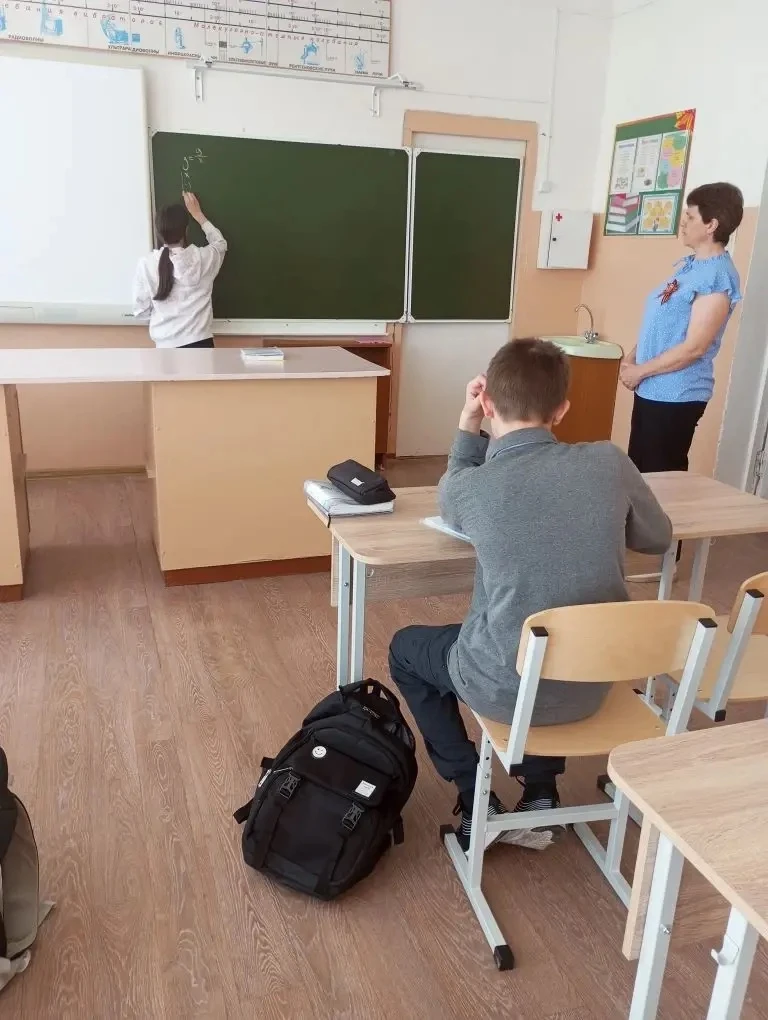 7-е мая в нашей школе был очень насыщенным днём: готовились к ВПР, репетировали номера завтрашнего м