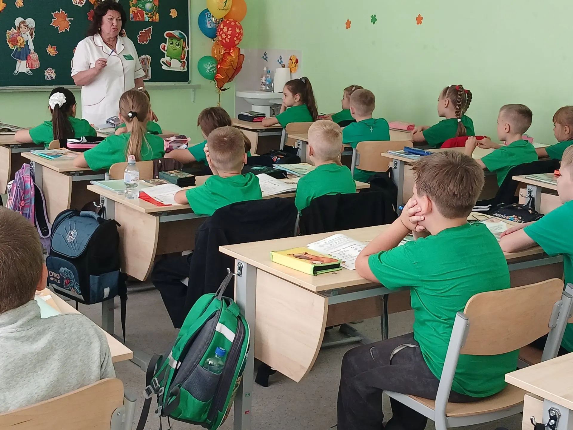 В 1 "Б" классе прошёл познавательно-развлекательный Урок здоровья. Медсестра школы Леви...