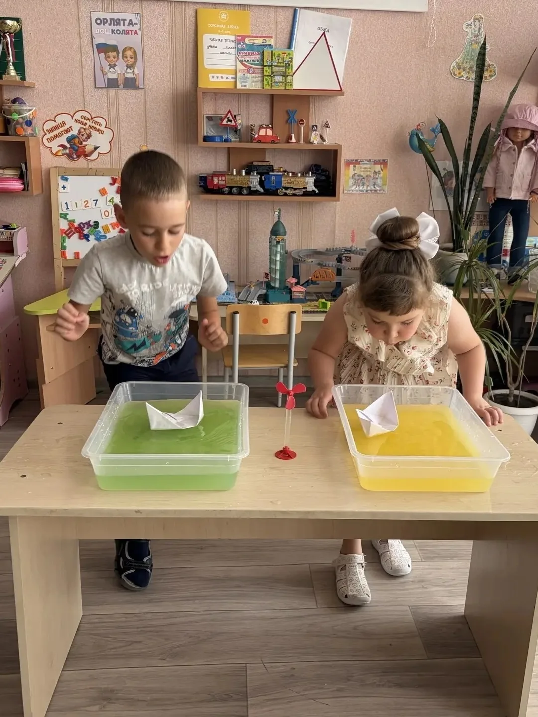 В логопедических группах «Ягодка» и «Золотая Рыбка» отметили «День Ветра».

В течение тематического 