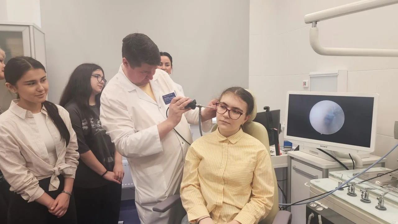 Школьники Люберец познакомились с работой современной поликлиники  🏥 Ученики химико-биологического к
