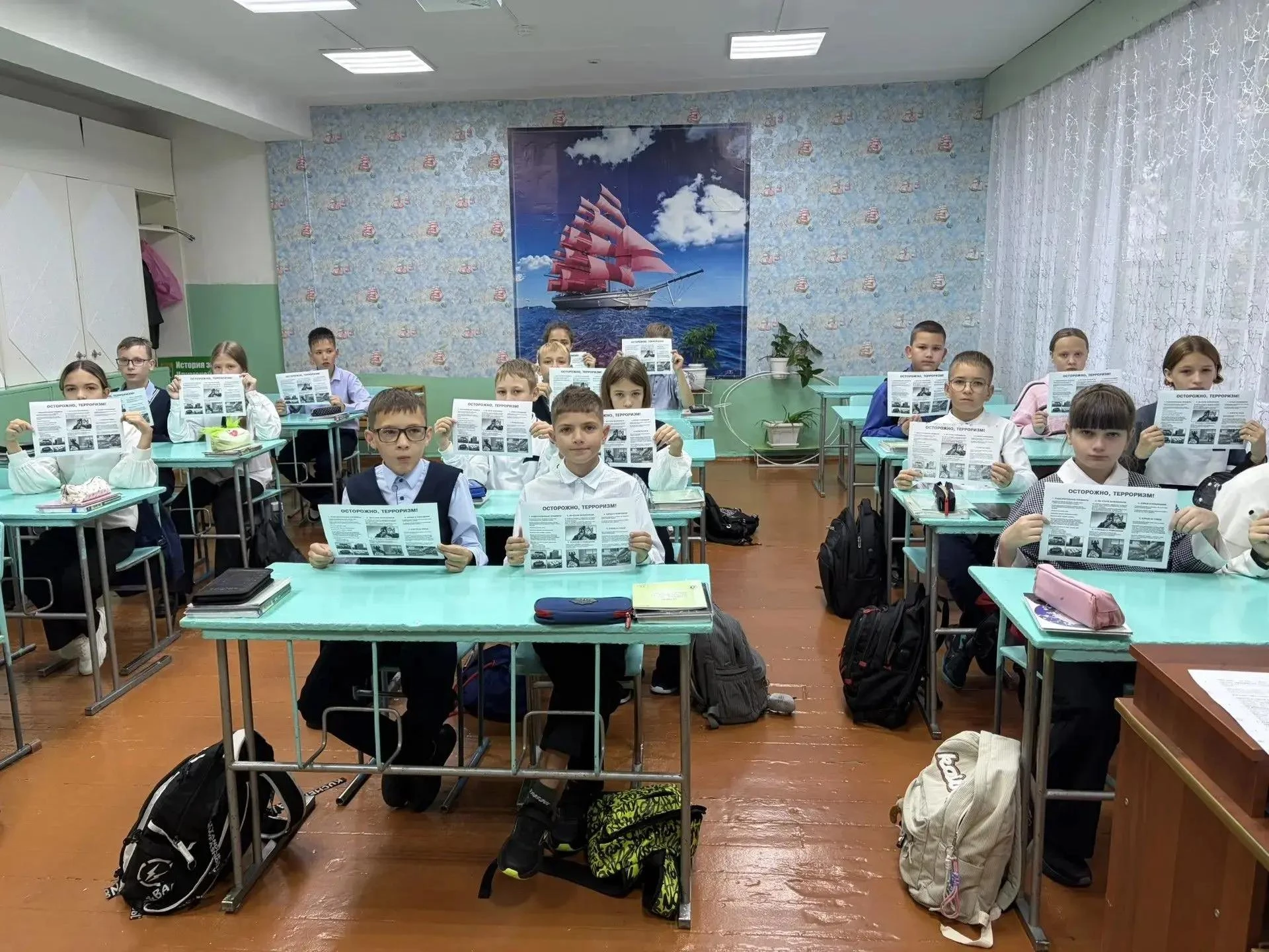 Помнить, чтобы жить: в нашей школе прошли мероприятия, приуроченные к Дню солидарности ...