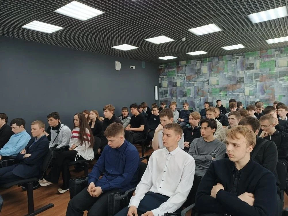 🚦 Безопасность на дороге – превыше всего: для студентов колледжа провели профилактические занятия

