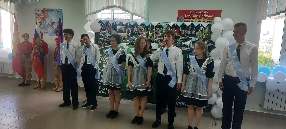 🎓🔔 Сегодня в нашей школе прошла торжественная линейка, посвященная празднику «Последнего звонка».  В