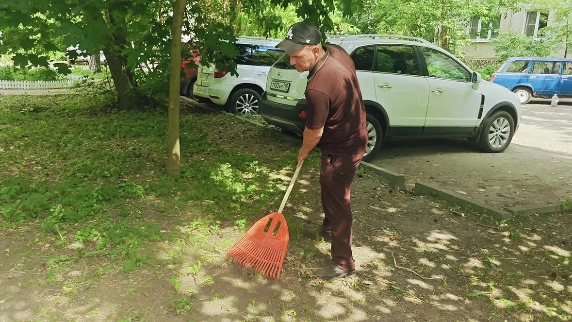 Продолжаем работы по содержанию городских территорий