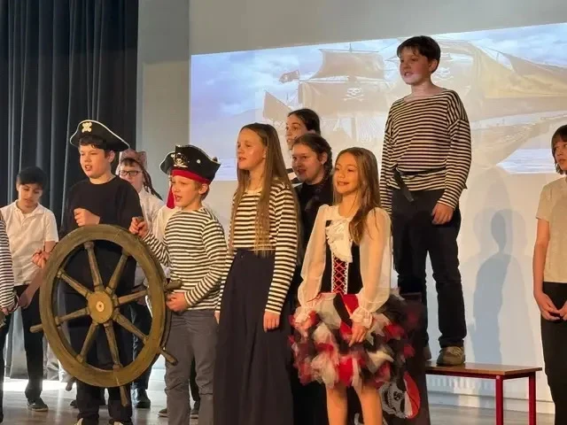 🎶 «Fruehlingskonzert»: Встречаем весну с музыкой! 🌸  24 марта в здании на Новинском бульваре прошёл 