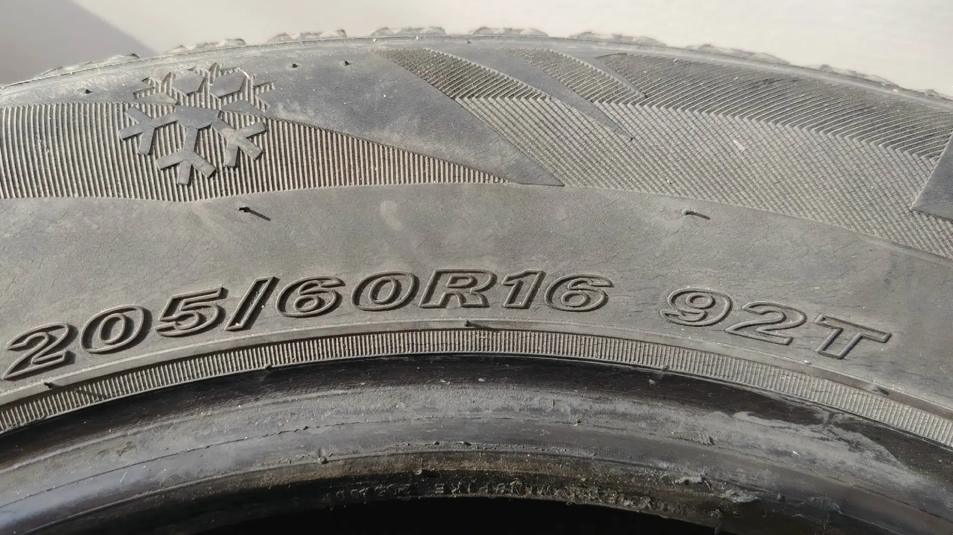 Продам зимние шины R16 б/у цена 10к хороший торг