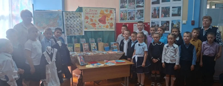 Сегодня учащиеся 2 и 3 классов МБОУ «Новенская СОШ» посетили музейную выставку «Школьны...