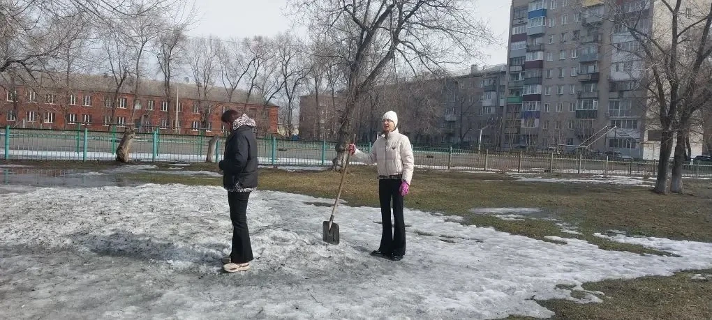 Чистота начинается с нас! 🌿  Несмотря на переменчивую погоду, всё это время на территории кипела раб