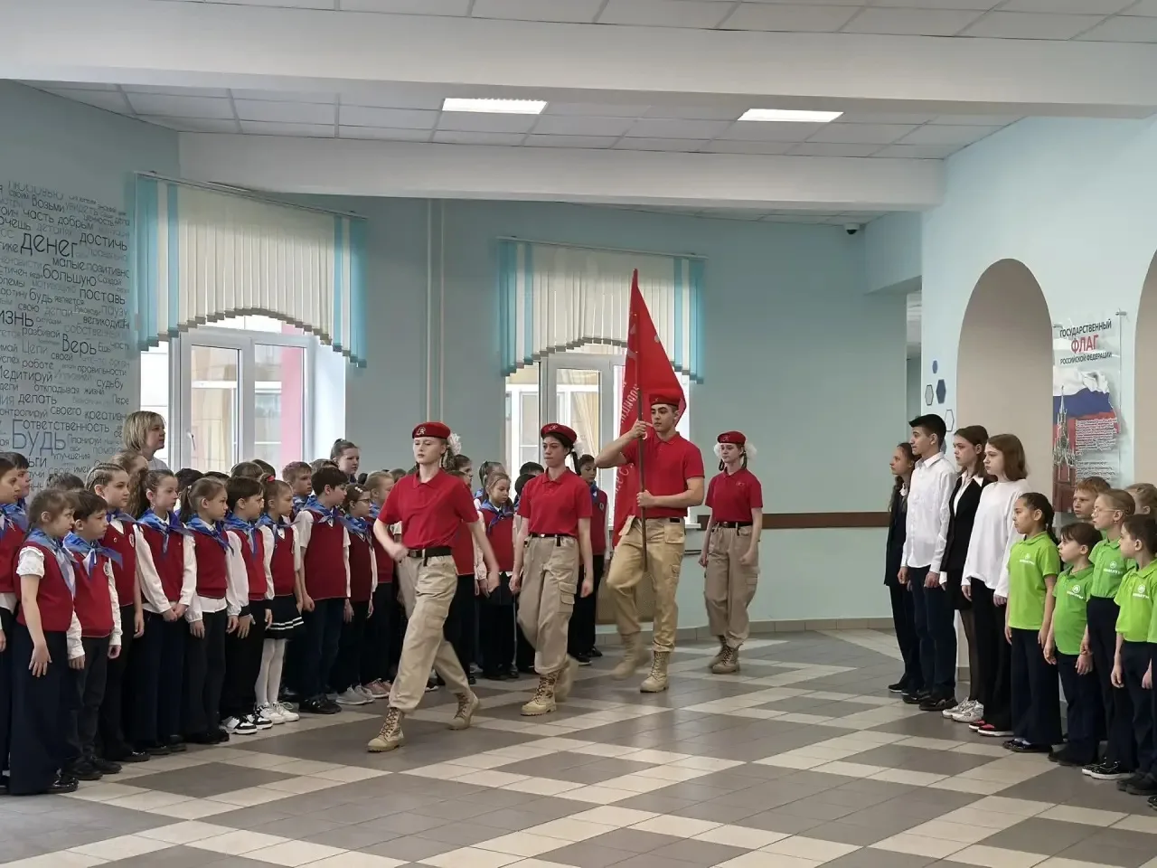 🎖 Торжественное открытие «Вахты памяти»: часовой у Знамени Победы 🎖  Сегодня в Центре образования со
