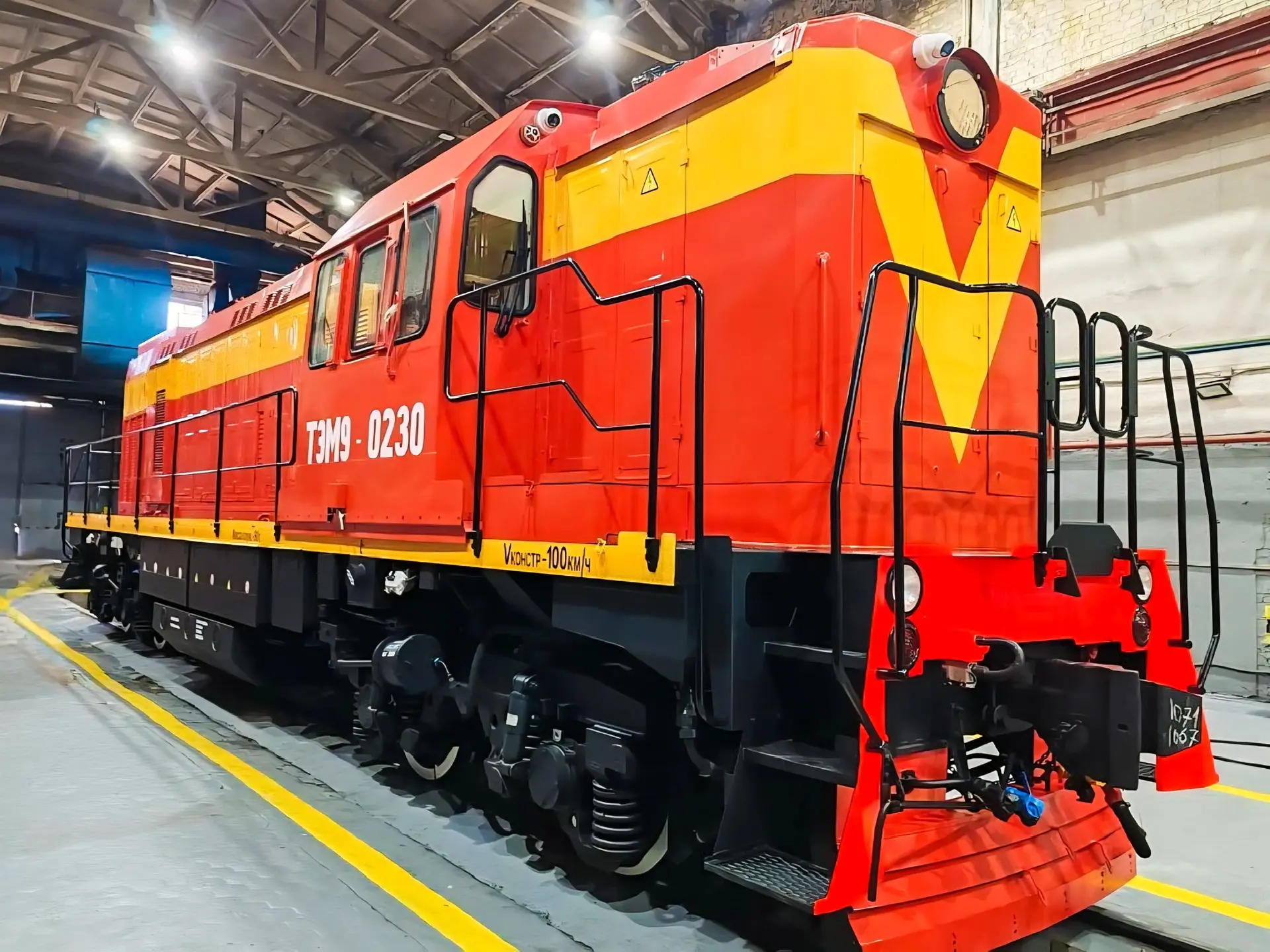 🚂 СТМ поставит три современных маневровых локомотива ТЭМ9 на промышленные предприятия ...