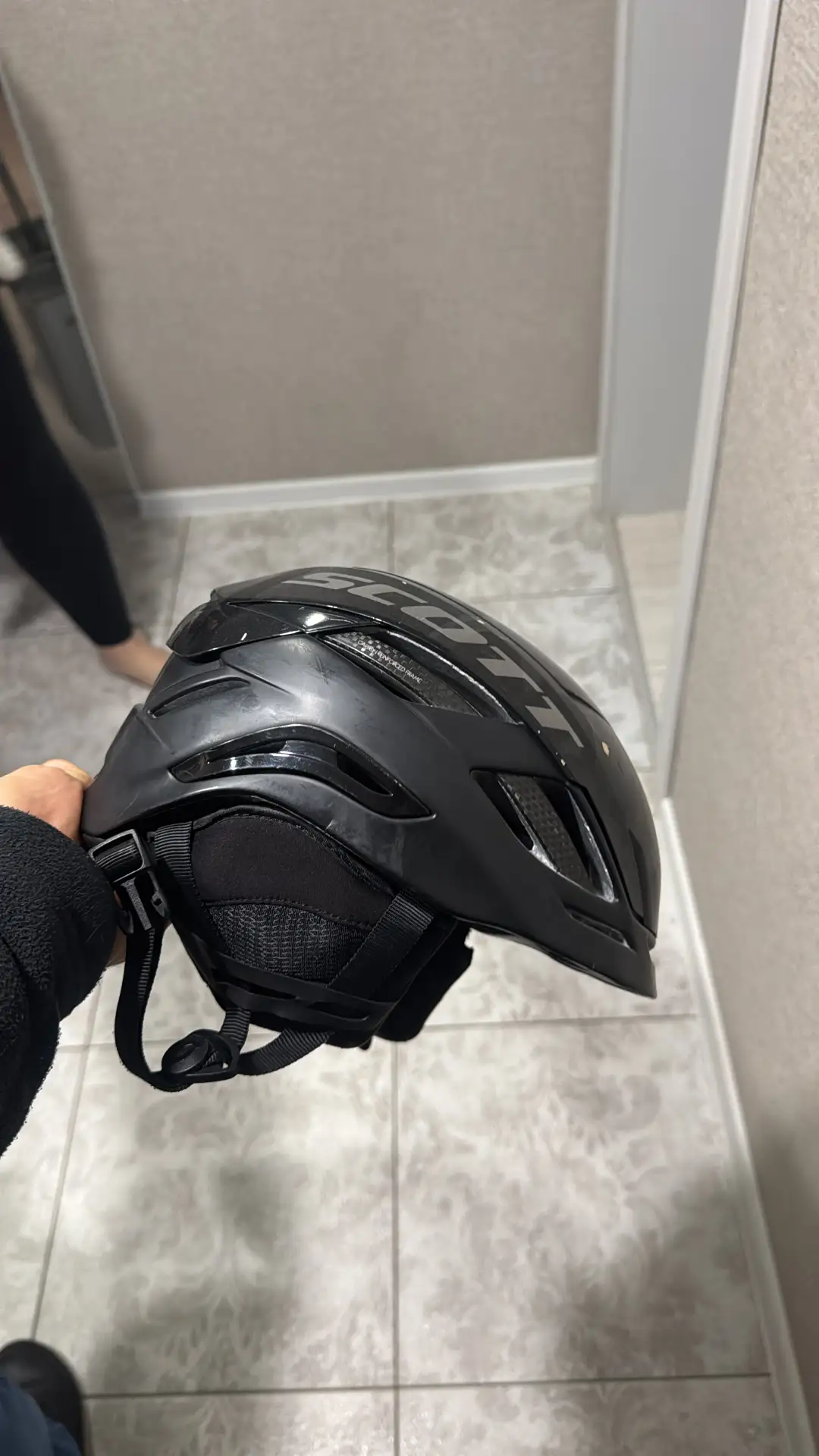 Продам шлем 89089517222
