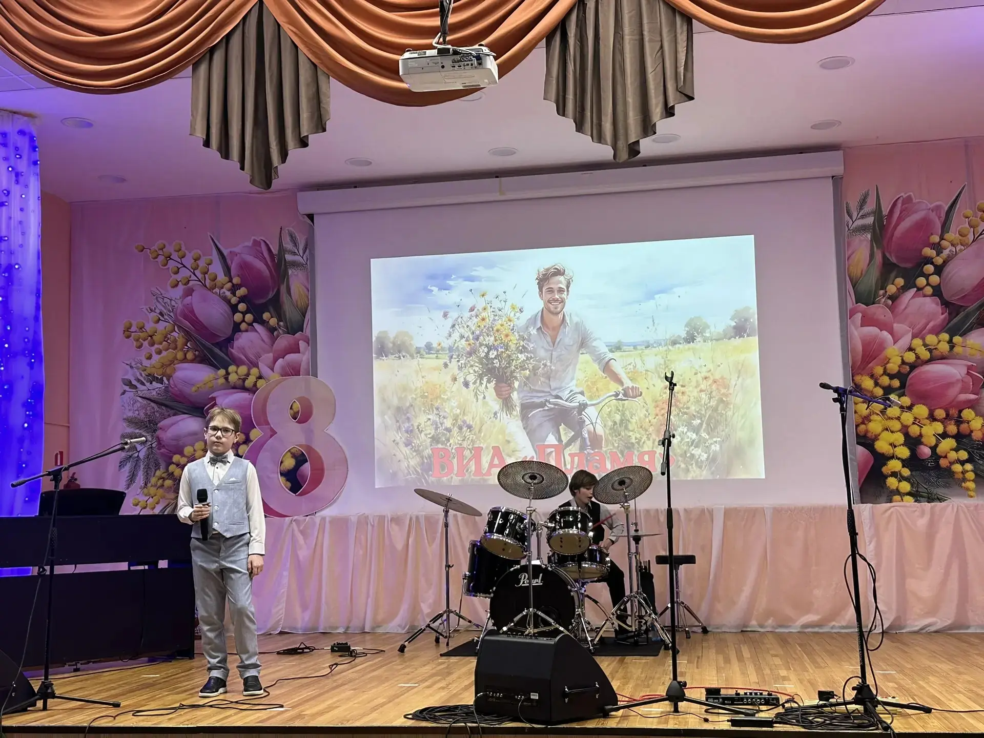 🌸 В преддверии 8 Марта в нашей школе состоялся праздничный концерт «Поверь в мечту»! 🌸 На сцене звуч