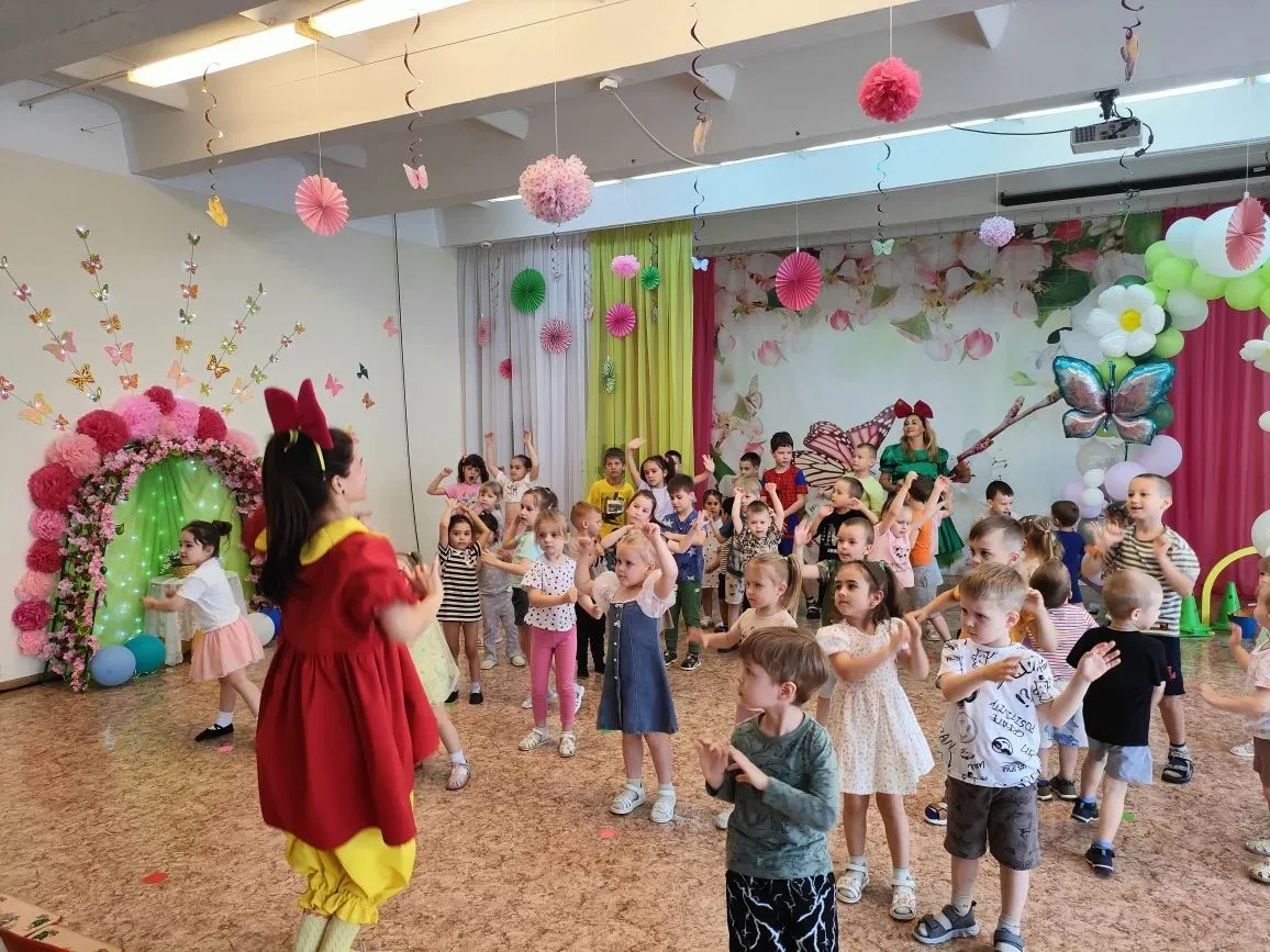 В этот чудесный день -
День защиты детей  в нашем саду было проведено развлечение для ребят всех гру