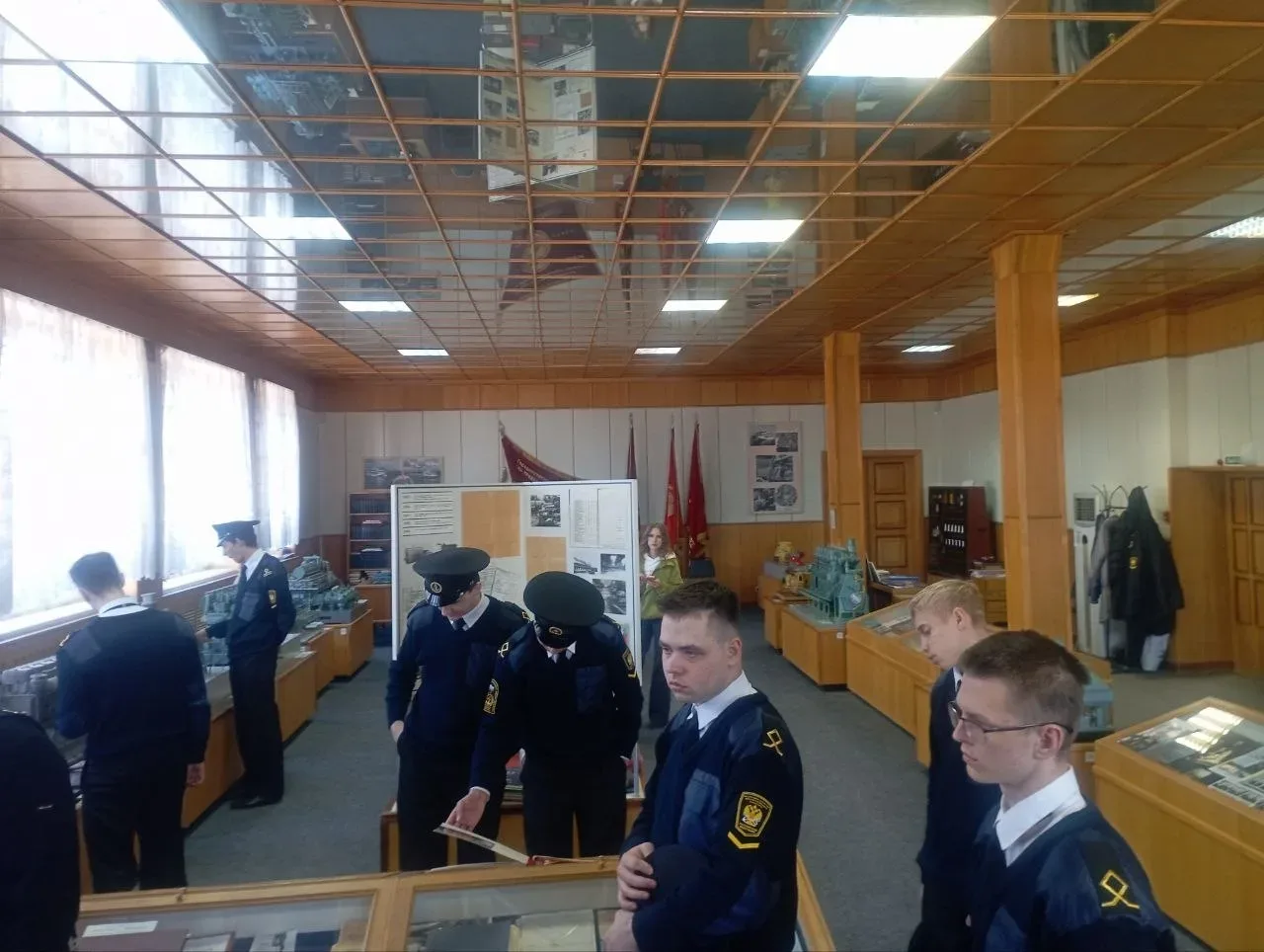 КУРСАНТЫ-МЕХАНИКИ ИНСТИТУТА " МОРСКАЯ АКАДЕМИЯ" НА ЛЕГЕНДАРНОМ ЗАВОДЕ «РУМО».  Вчера первокурсники-м