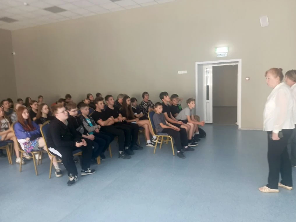 💼 Встреча с центром занятости в нашем лагере "Робинзоны": важный шаг к успешному будущему!
На этой 