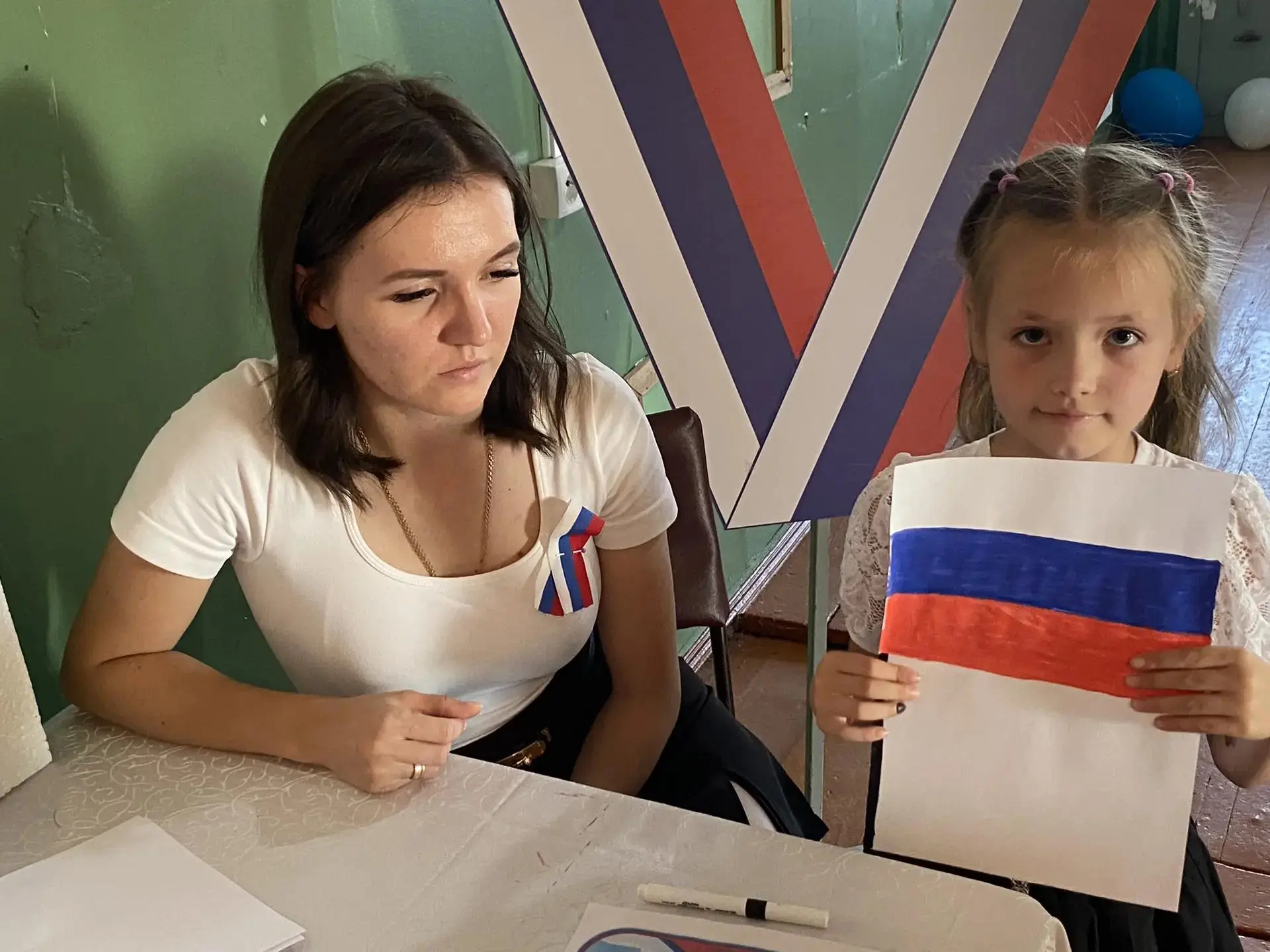 В Кременском сельском клубе для детей и молодежи с целью воспитания чувства патриотизма...