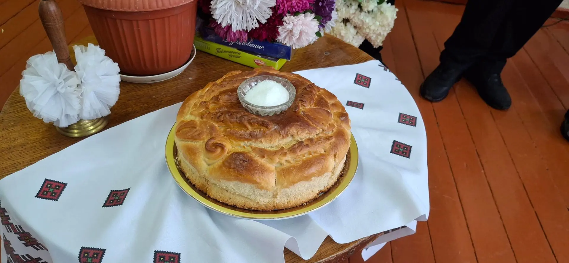 Праздничная линейка,  посвящённая Дню знаний в Санинской школе.