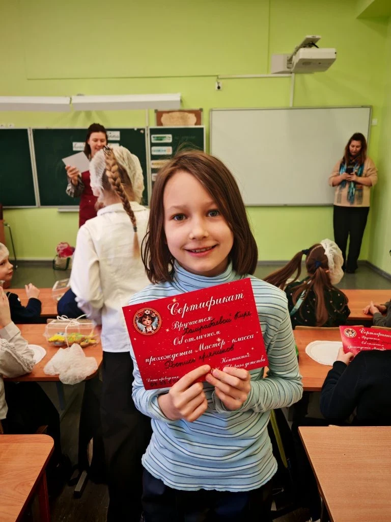 🎨 Вчера наши второклассники окунулись в атмосферу творчества и праздника. Накануне Международного же