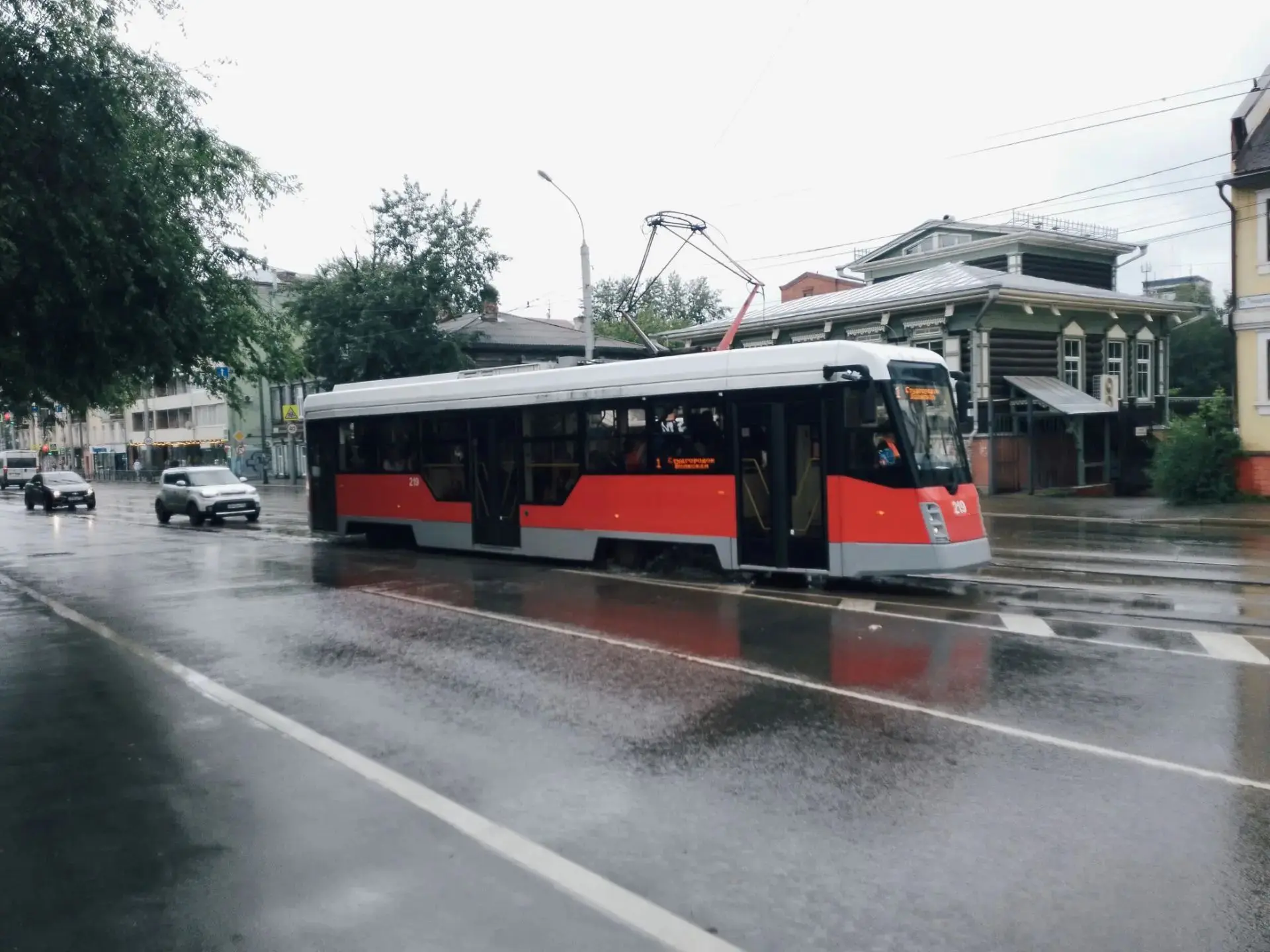 ☔ Начало рабочей недели встречаем с зонтами: сегодня в Иркутске дождь, в пригородной зо...