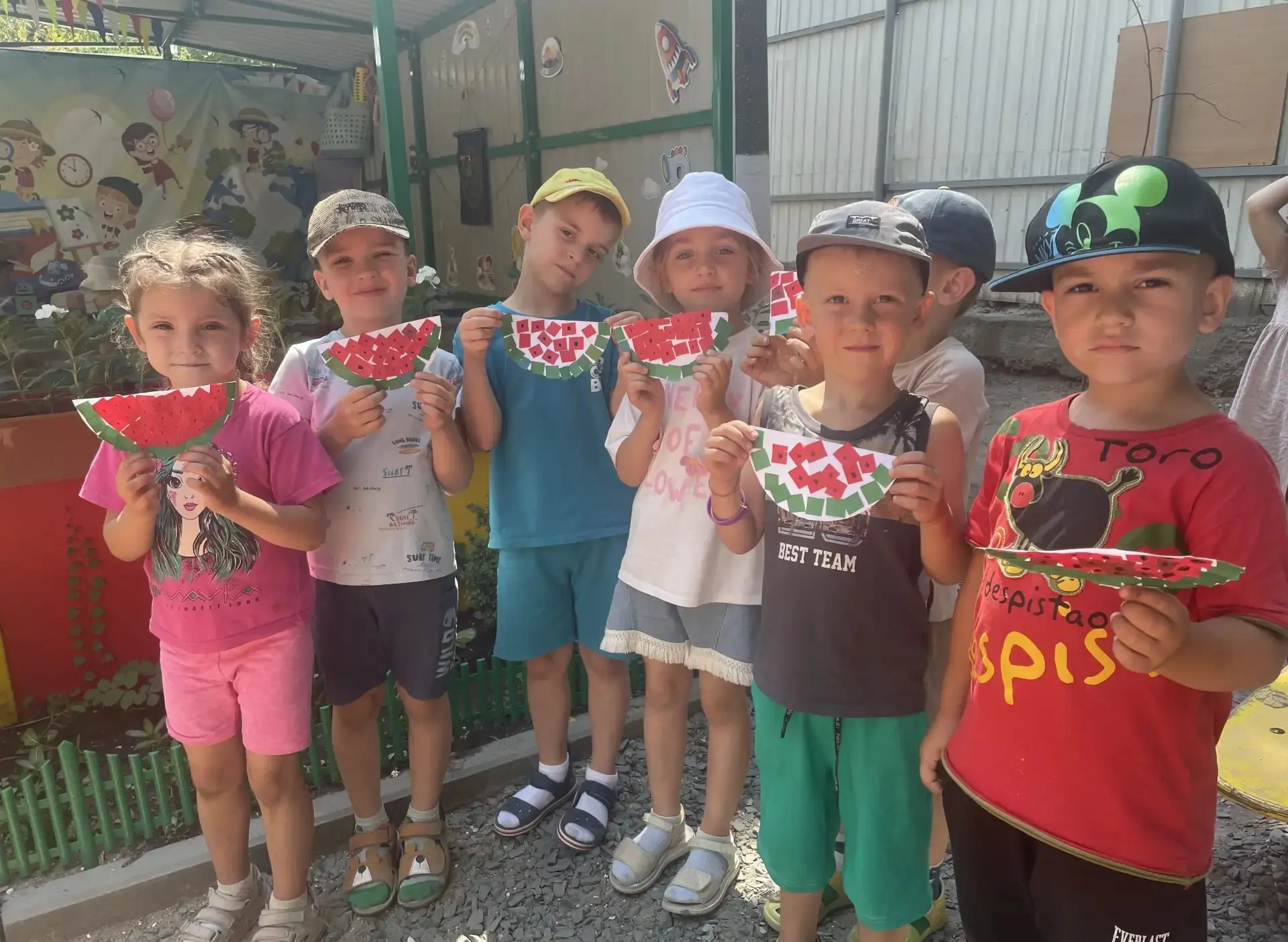 🍉 Летний сюрприз от группы «Колобок»! 🍉Мы сделали арбуз из цветной бумаги — и это было невероятно 