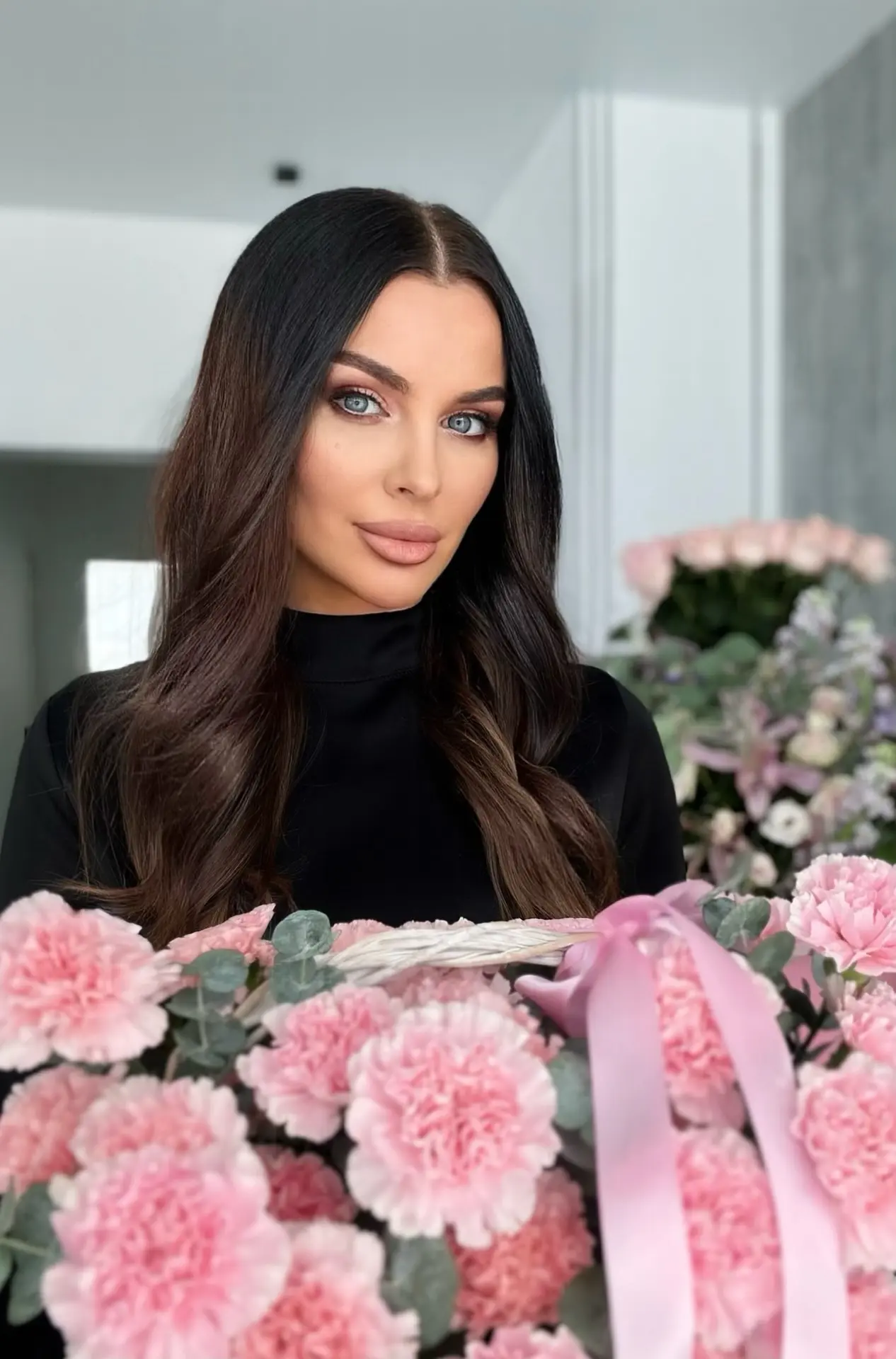 Девочки, с нашим Международным женским днем!💐  Времена нынче такие, что у русской женщины, как и у с