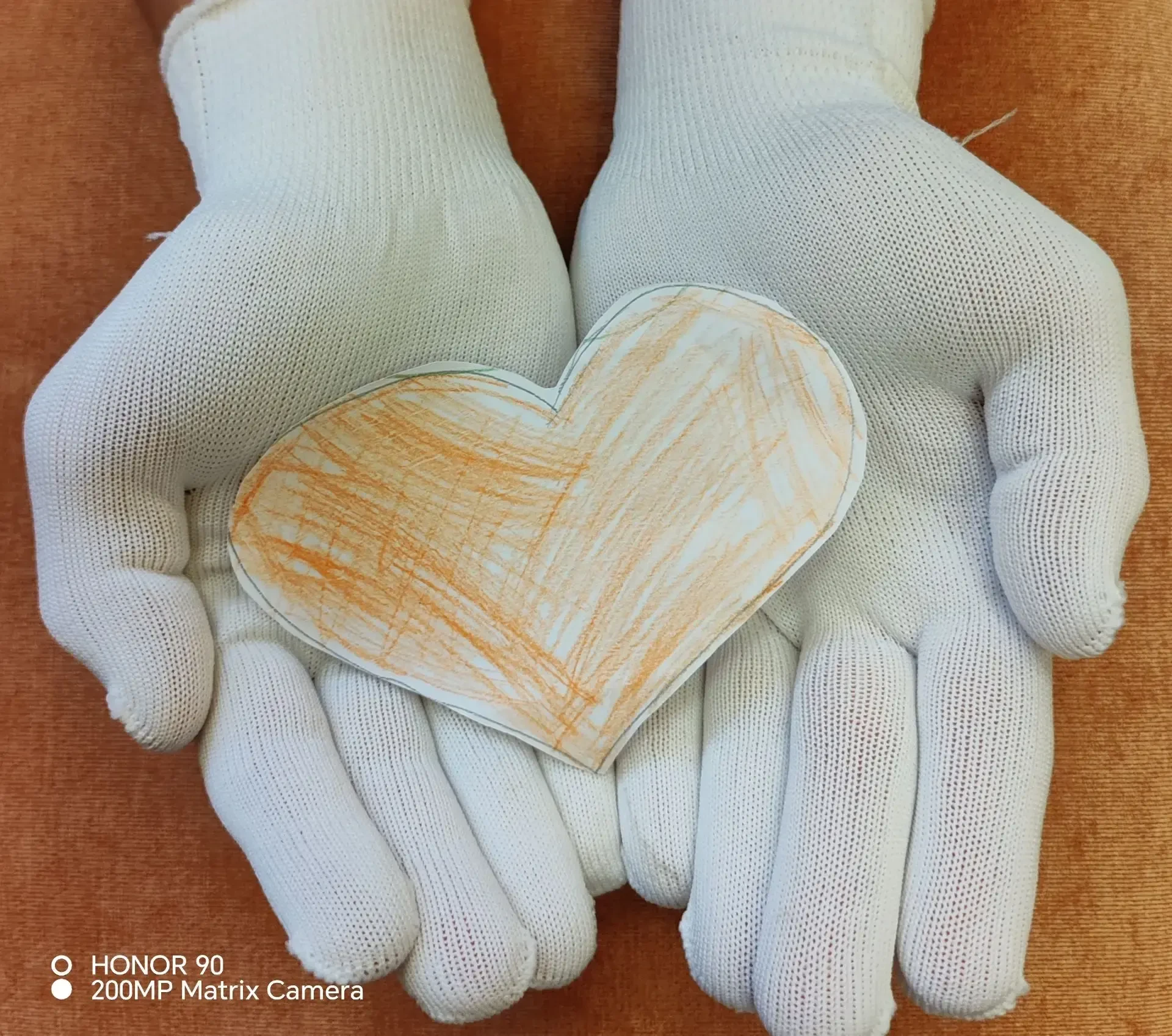❤️- Это подарок для Котика! – малышка ласково обняла пушистый бок Филармоника и протяну...