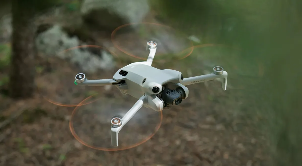 🚁 Почему дрон DJI резко разворачивается сам: основные причины и способы устранения ⚠️
