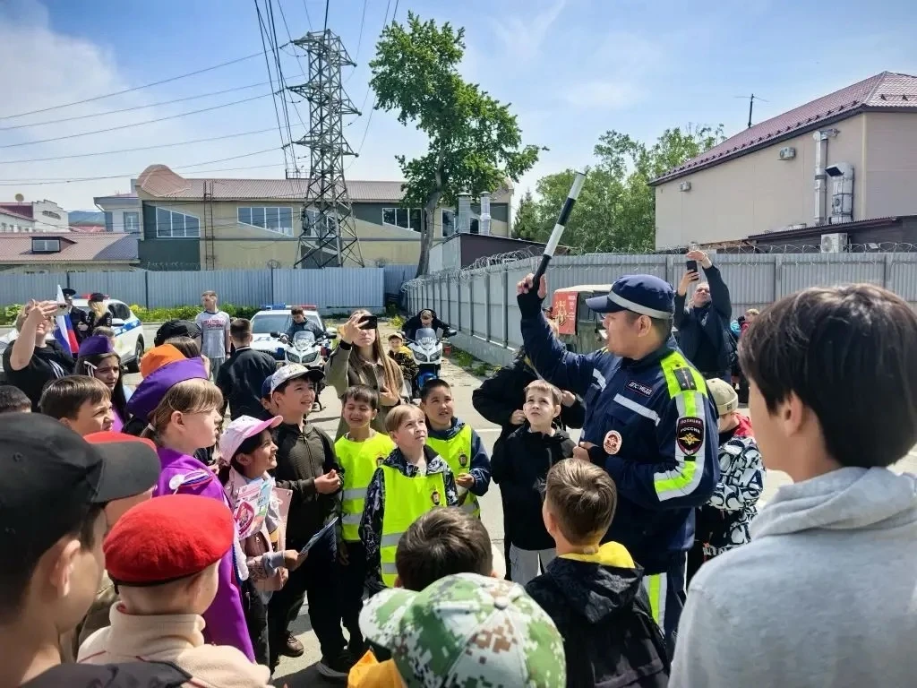 Один день с полицией России! 🚔👮‍♂️

Наш 5-й отряд отправился на экскурсию в УМВД России по Сахалин