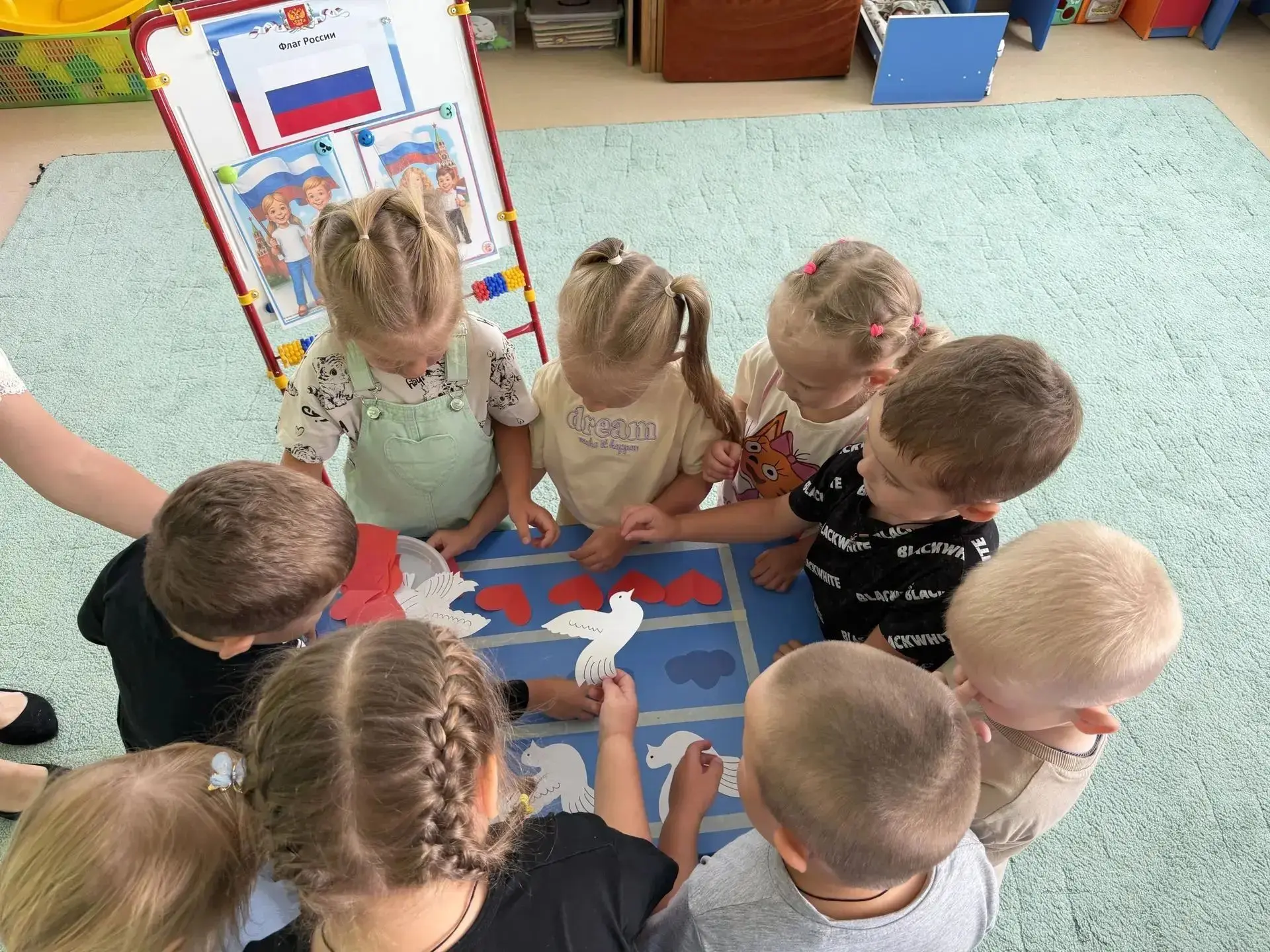 🇷🇺 ДЕНЬ РОССИЙСКОГО ФЛАГА В НАШЕМ ДОУ! 🇷🇺