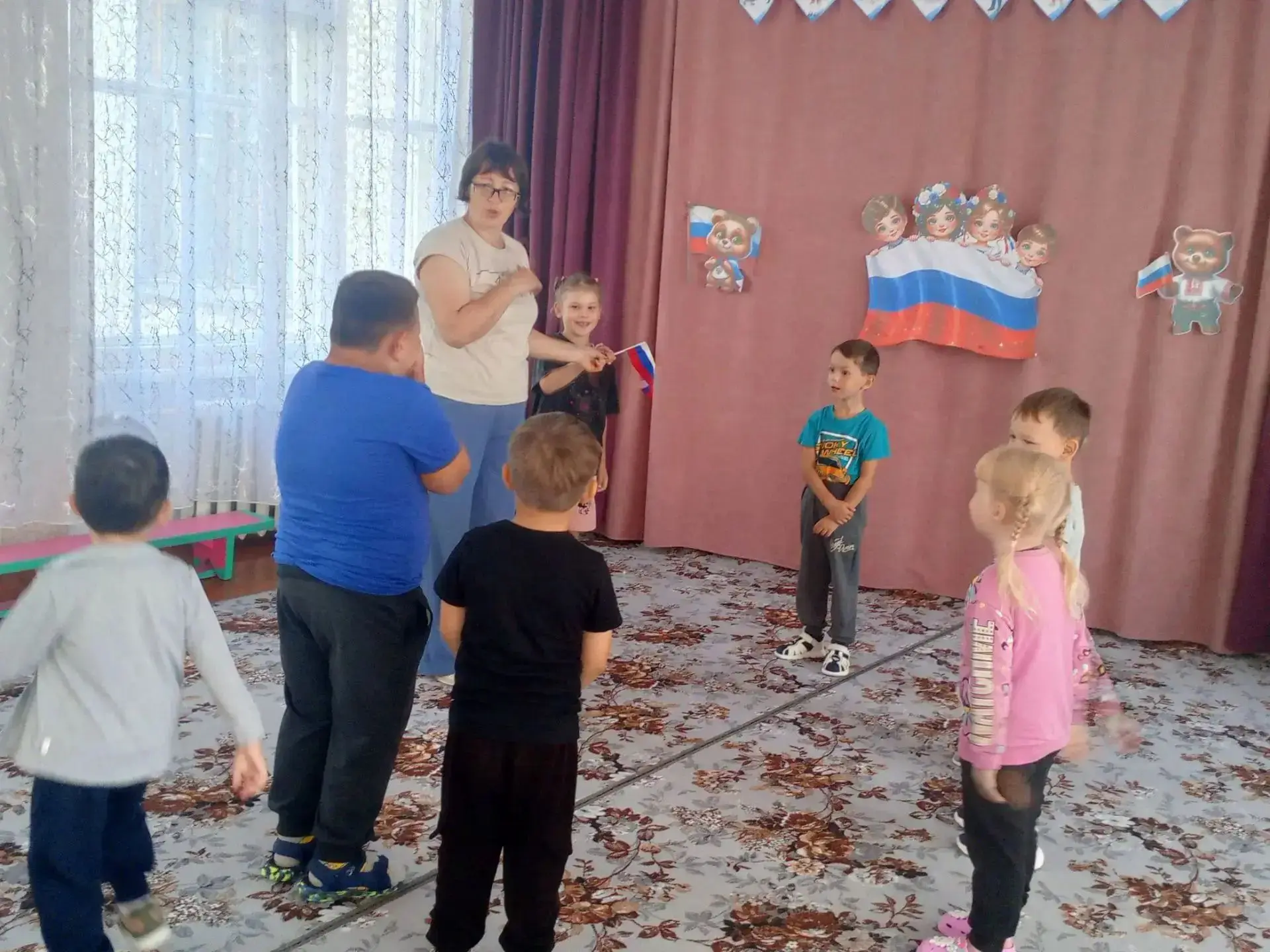 Белый – облако большое,