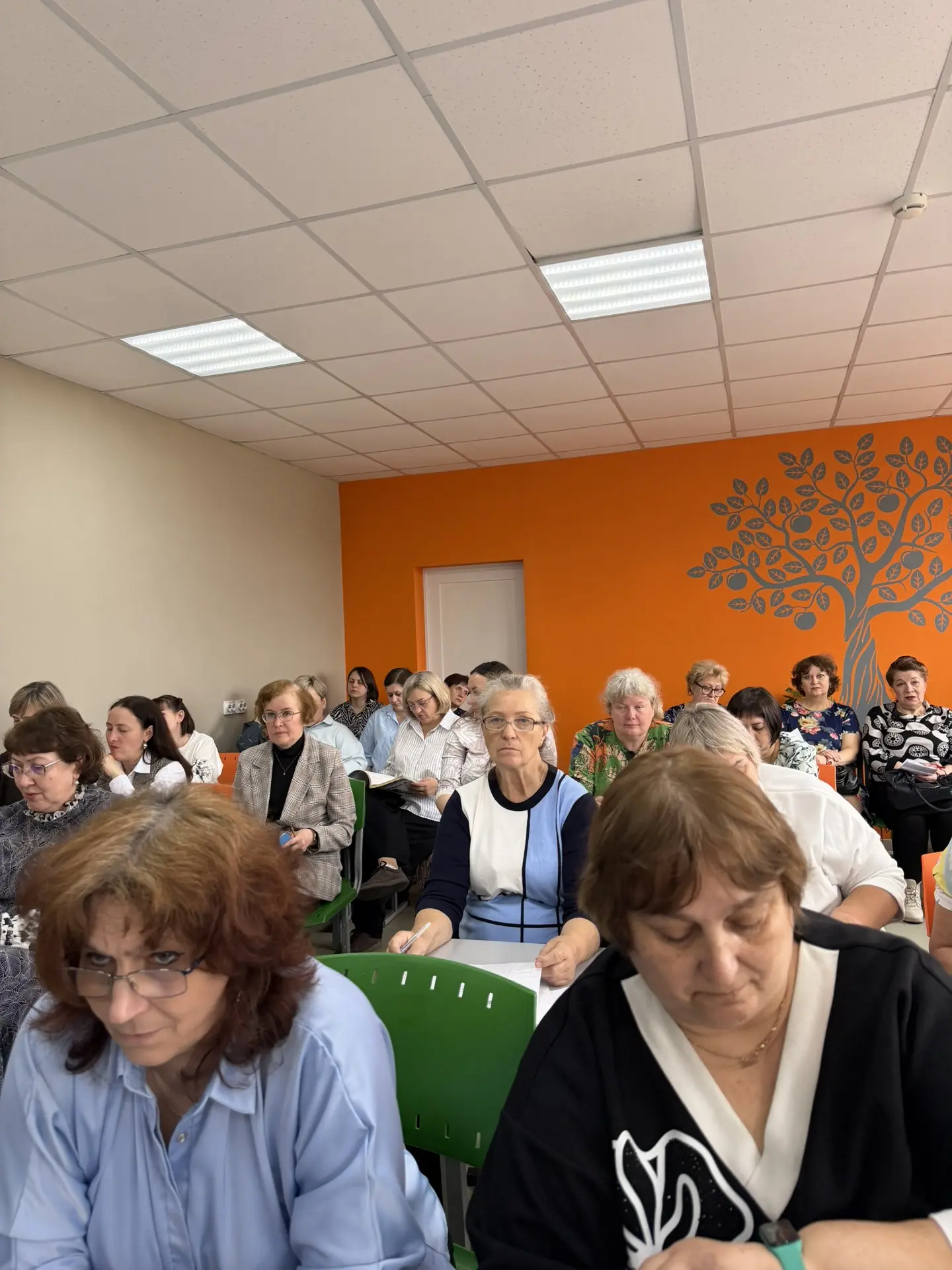 Не просто стресс, а точка роста: в Лицее прошел важный мастер-класс. 🧠⚡️  Сегодня наши педагоги стал