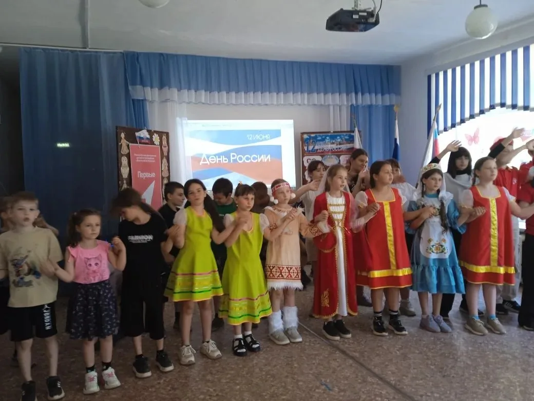 🎉 День России в пришкольном лагере «Радость»: праздник, который запомнится! 🎉

Сегодня в нашем при
