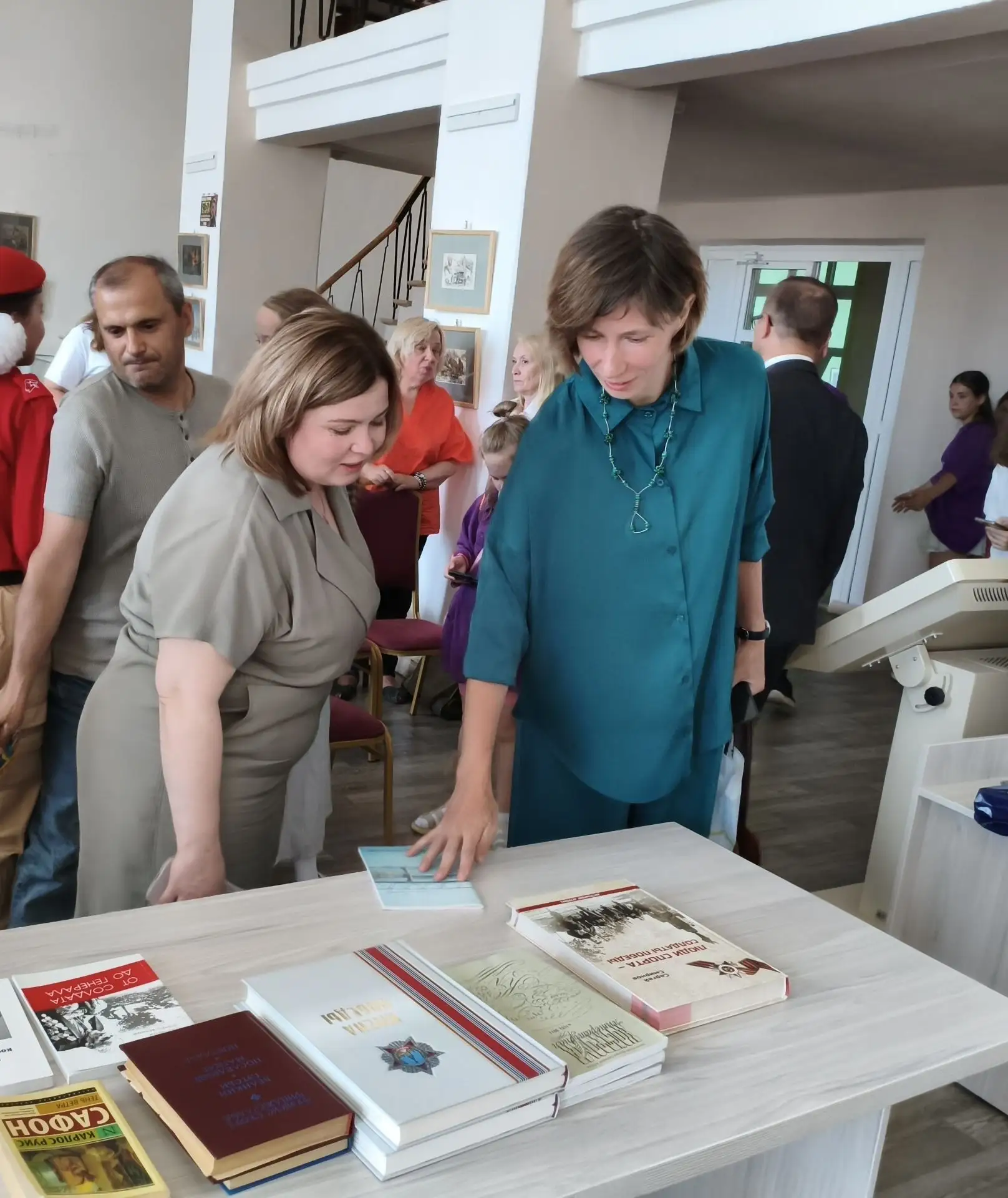 ПОДАРИТЕ КНИГУ БОЙЦУ
В Костромской областной универсальной научной библиотеке продолжается сбор лите