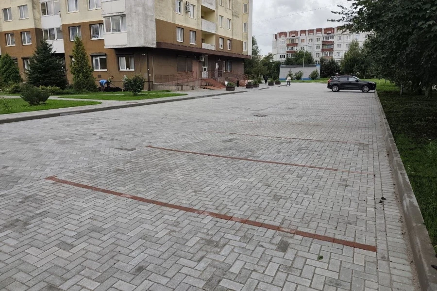 Горвласти: голосуя за ремонт двора, жители выбирают парковку, а не детскую площадку