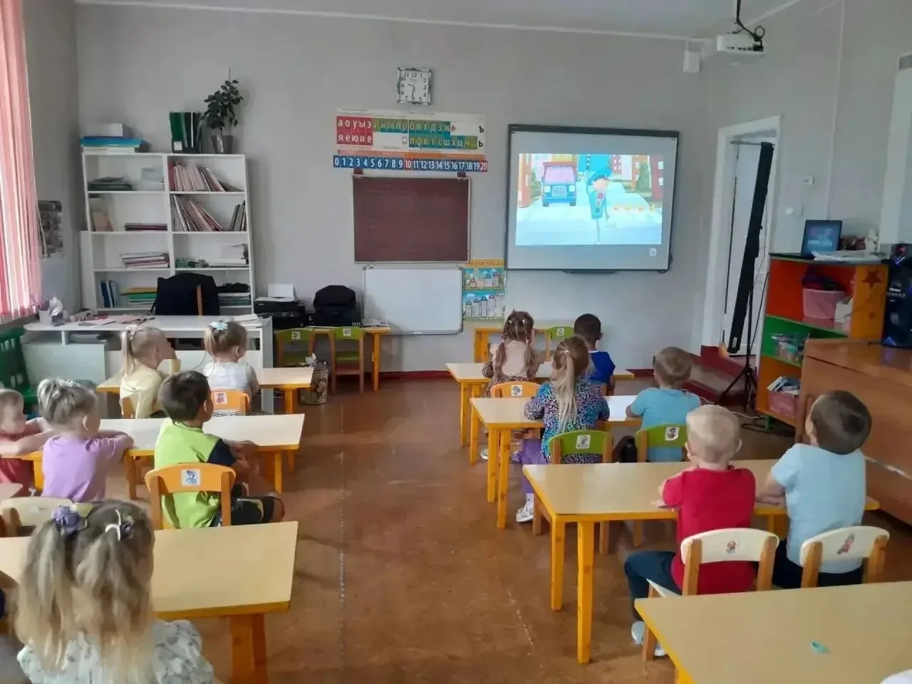 В рамках дня по безопасности дорожного движения в  СП МКОУ «Радченская СОШ» - детский с...
