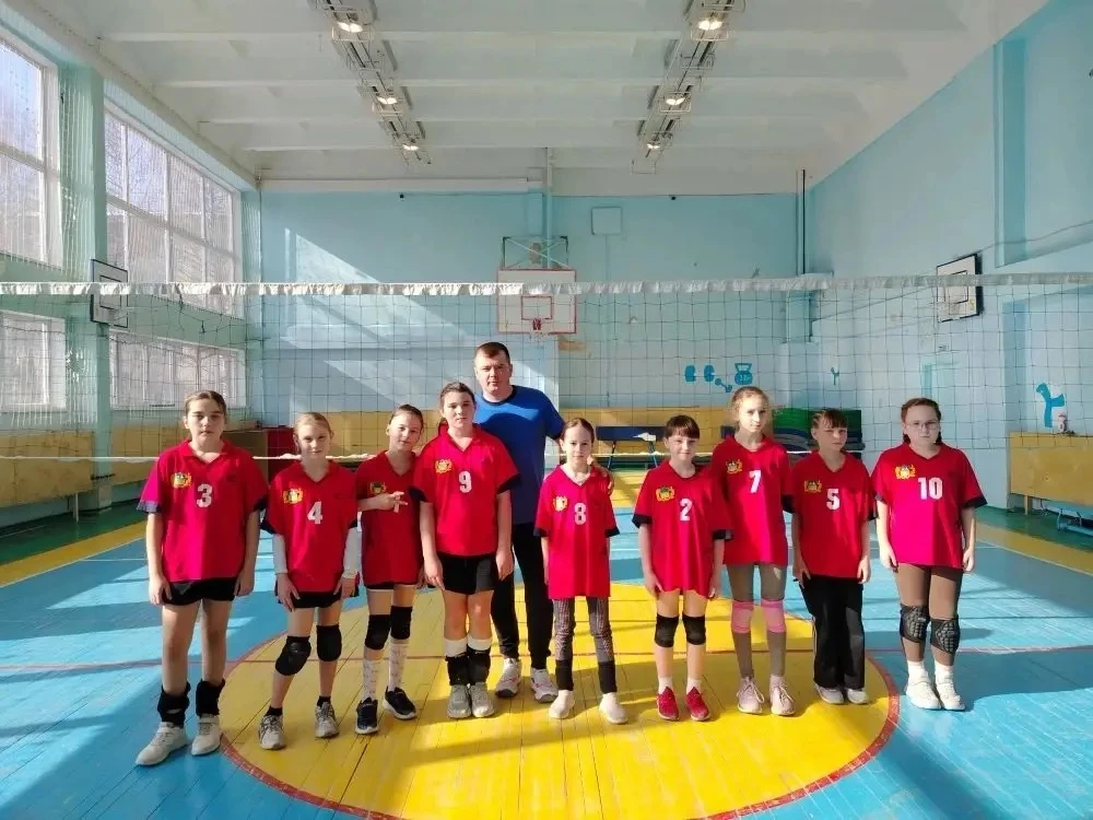 🤾‍♀️Турнир по волейболу   🏐14 марта в нашей школе прошел турнир по волейболу среди школ района приур
