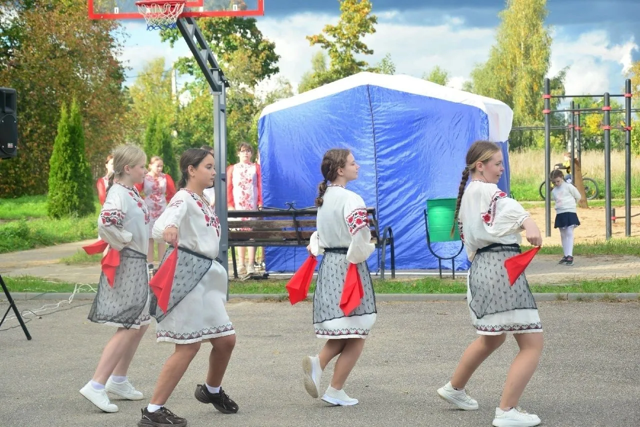 🎶12 сентября на Острецовском лугу состоялась концертная программа «Азбука движений и г...
