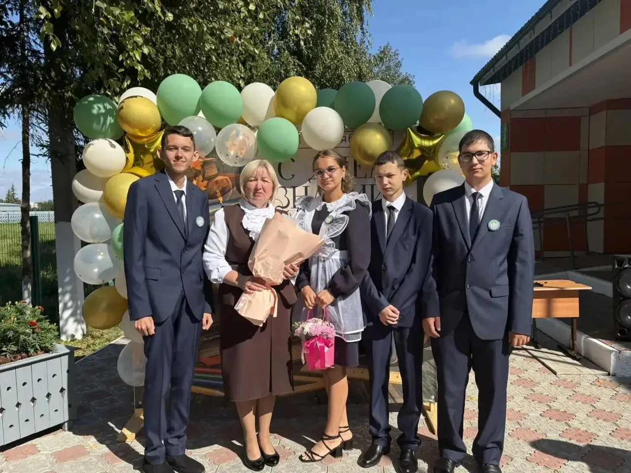 Уважаемый наш и самый лучший классный руководитель! Лейсан Шакирзяновна, мы невероятно ...