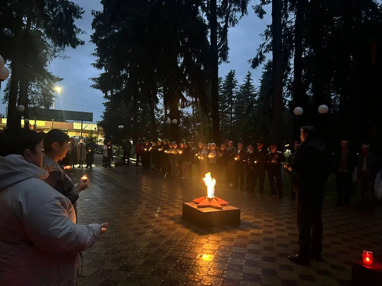 🕯В День памяти и скорби  ровно в 4-00 утра администрация и учителя основной школы №3 станицы Кардон