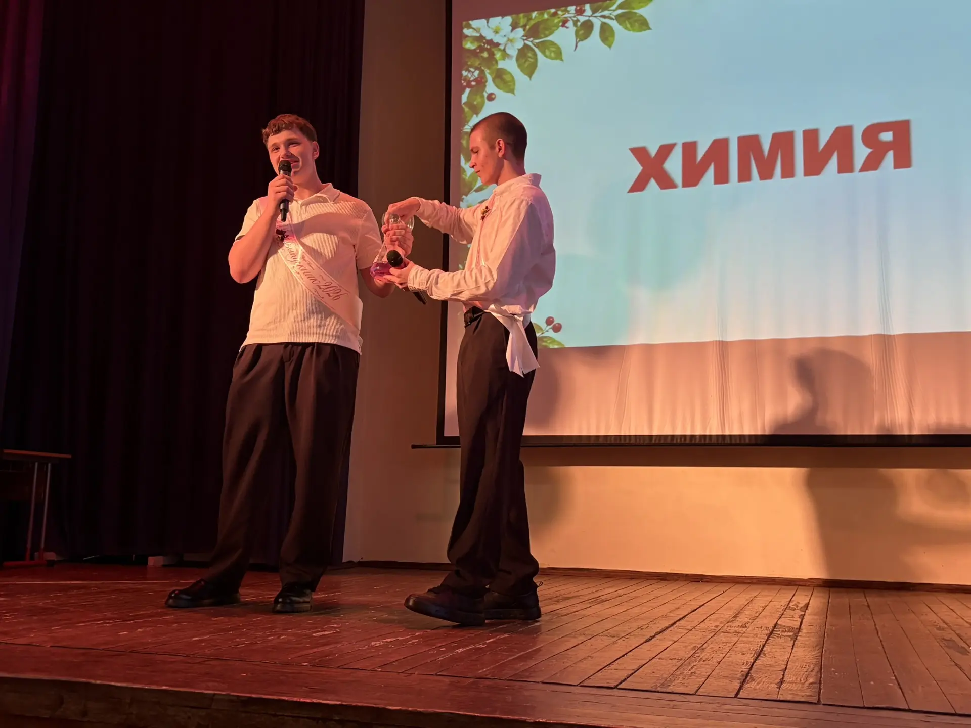 ✨ 21 мая для 11 «А» класса прошёл Последний звонок.✨   🌸«Наша 11-я весна» — это 11 лет школьной жизн
