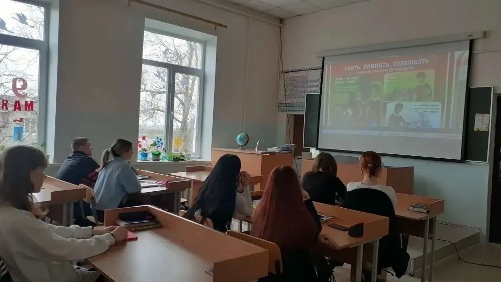Сегодня на уроке ОБЗР в 9 классе проведено занятие на тему "Соблюдение требований и правил пожарной 