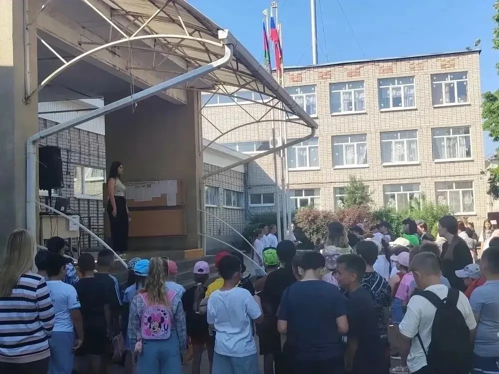Гордимся своей Родиной! 🇷🇺

🙌🏻 В нашей школе прошла особенная, торжественная церемония, посвящен